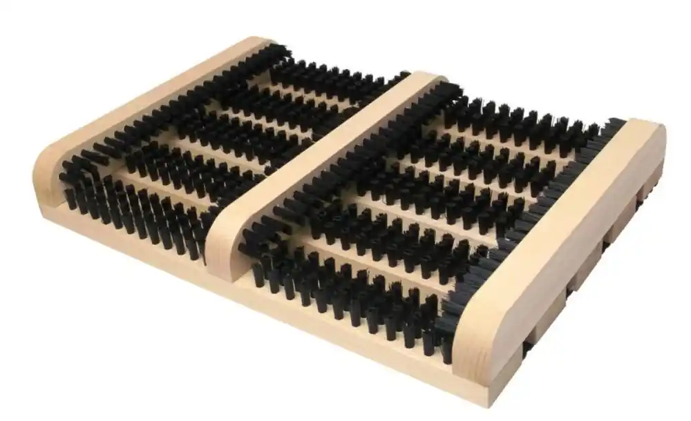 Produs de top - Covoraș din lemn pentru pantofi cu perii 36x26,5 cm KLC